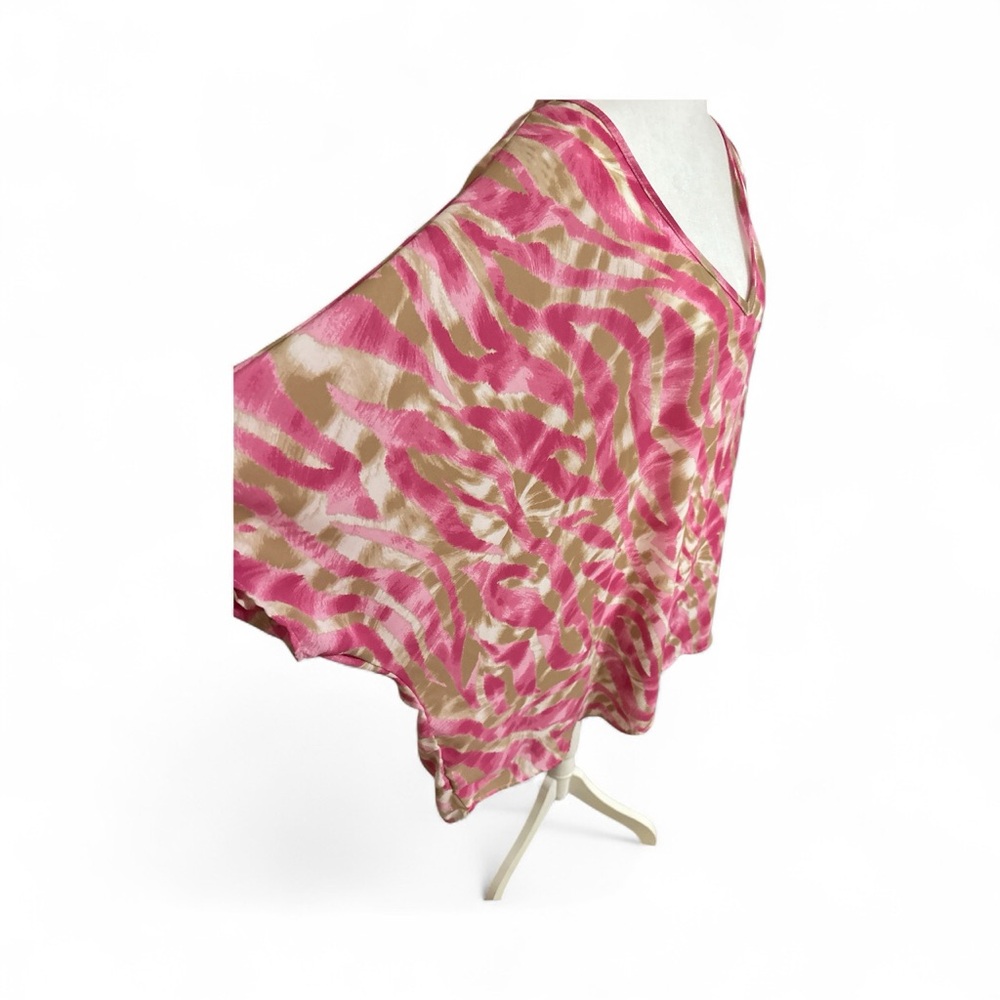 Pink and Tan Patterned V-Neck Top - Picture 2 of 2